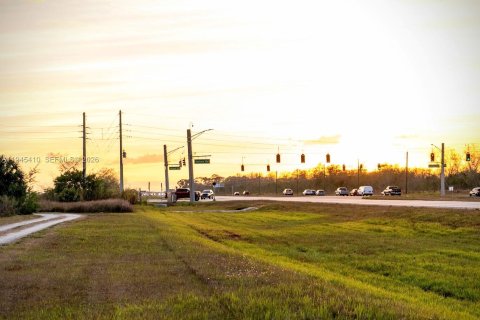 Propiedad comercial en venta en LaBelle, Florida № 2002264 - foto 10