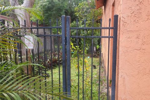 Adosado en alquiler en Lauderhill, Florida, 3 dormitorios, 78.87 m2 № 2006458 - foto 2