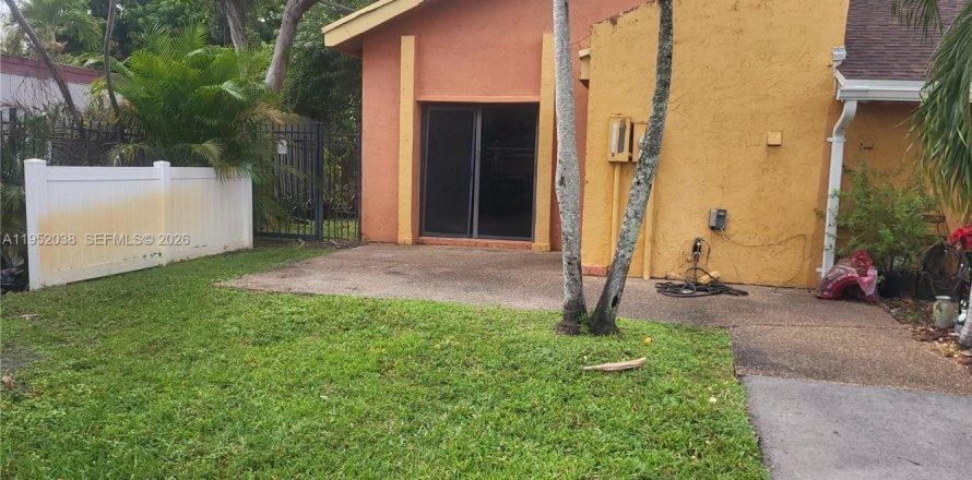 Adosado en Lauderhill, Florida 3 dormitorios, 78.87 m2 № 2006458