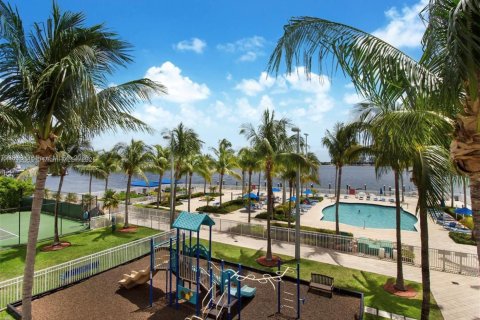 Condominio en venta en Miami, Florida, 1 dormitorio, 73.49 m2 № 1728270 - foto 11