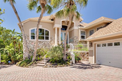 House in Gulfport, Florida 3 bedrooms, 210.89 sq.m. № 1648292 - photo 22