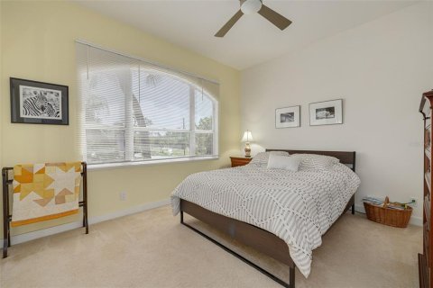 House in Gulfport, Florida 3 bedrooms, 210.89 sq.m. № 1648292 - photo 14