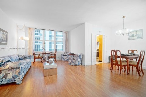 Copropriété à louer à Miami Beach, Floride: 1 chambre, 73.39 m2 № 1934908 - photo 1