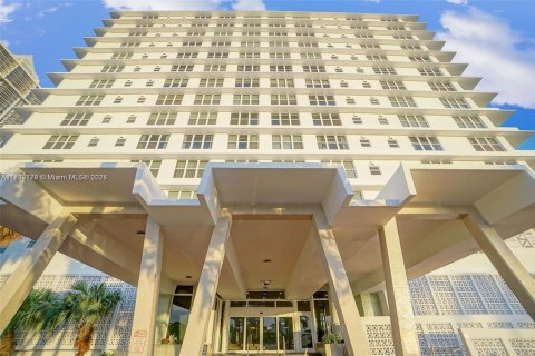 Copropriété à louer à Miami Beach, Floride: 1 chambre, 73.39 m2 № 1934908 - photo 17