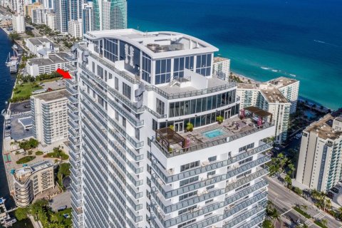 Condo in Hollywood, Florida, 2 bedrooms  № 1710713 - photo 23