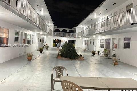 Купить виллу или дом в Холливуд, Флорида 1 спальня, 52.21м2, № 2048367 - фото 2