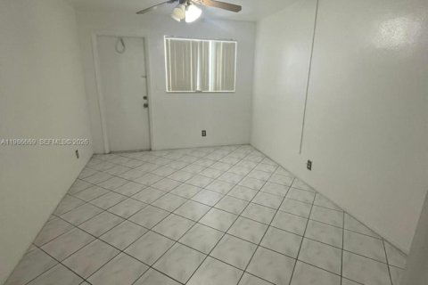 Купить виллу или дом в Холливуд, Флорида 1 спальня, 52.21м2, № 2048367 - фото 16