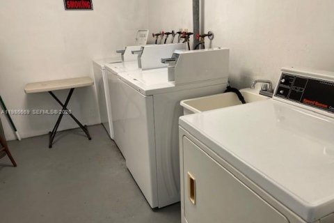 Купить виллу или дом в Холливуд, Флорида 1 спальня, 52.21м2, № 2048367 - фото 5