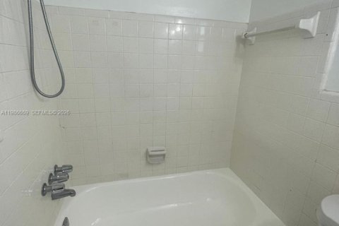 Купить виллу или дом в Холливуд, Флорида 1 спальня, 52.21м2, № 2048367 - фото 20