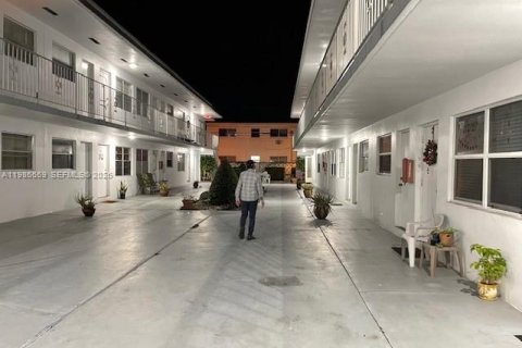 Купить виллу или дом в Холливуд, Флорида 1 спальня, 52.21м2, № 2048367 - фото 8