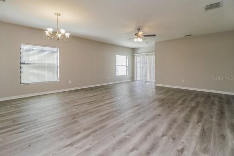 Villa ou maison à louer à Sanford, Floride: 3 chambres, 163.14 m2 № 1905278 - photo 3