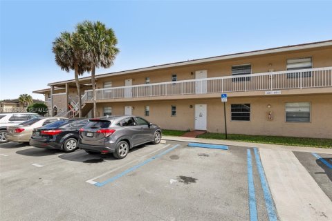 Condominio en venta en Coral Springs, Florida, 2 dormitorios, 71.35 m2 № 2059419 - foto 2