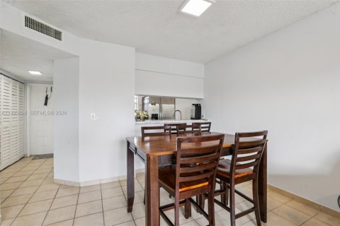 Condominio en venta en Coral Springs, Florida, 2 dormitorios, 71.35 m2 № 2059419 - foto 12