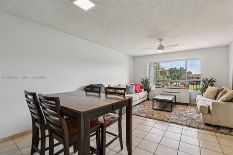 Condominio en venta en Coral Springs, Florida, 2 dormitorios, 71.35 m2 № 2059419 - foto 10