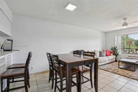 Condominio en venta en Coral Springs, Florida, 2 dormitorios, 71.35 m2 № 2059419 - foto 11