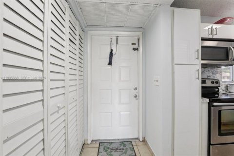 Condominio en venta en Coral Springs, Florida, 2 dormitorios, 71.35 m2 № 2059419 - foto 4