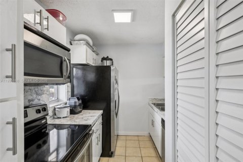 Condominio en venta en Coral Springs, Florida, 2 dormitorios, 71.35 m2 № 2059419 - foto 13