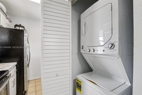 Condominio en venta en Coral Springs, Florida, 2 dormitorios, 71.35 m2 № 2059419 - foto 16