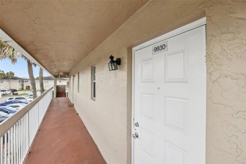 Condominio en venta en Coral Springs, Florida, 2 dormitorios, 71.35 m2 № 2059419 - foto 3