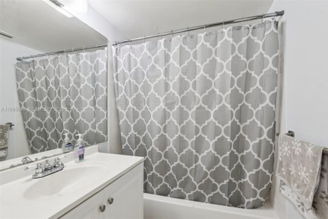 Condominio en venta en Coral Springs, Florida, 2 dormitorios, 71.35 m2 № 2059419 - foto 18