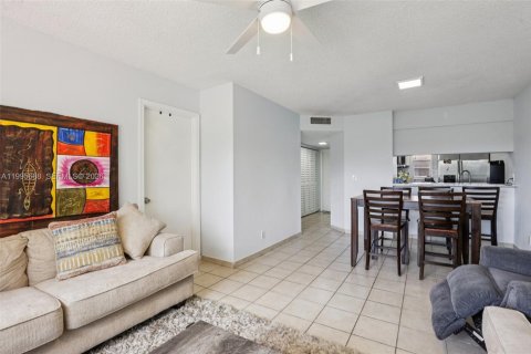 Condominio en venta en Coral Springs, Florida, 2 dormitorios, 71.35 m2 № 2059419 - foto 9