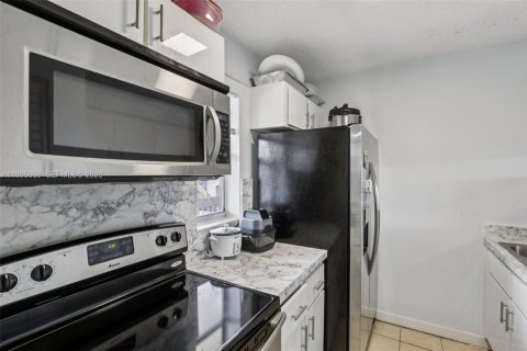 Condominio en venta en Coral Springs, Florida, 2 dormitorios, 71.35 m2 № 2059419 - foto 14