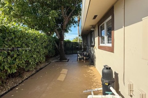 Casa en venta en Miami, Florida, 4 dormitorios, 146.32 m2 № 2002096 - foto 24