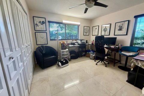 Casa en venta en Miami, Florida, 4 dormitorios, 146.32 m2 № 2002096 - foto 19