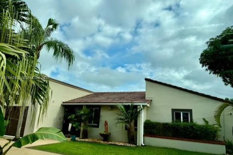Casa en venta en Miami, Florida, 4 dormitorios, 146.32 m2 № 2002096 - foto 3