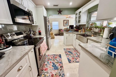 Casa en venta en Miami, Florida, 4 dormitorios, 146.32 m2 № 2002096 - foto 15