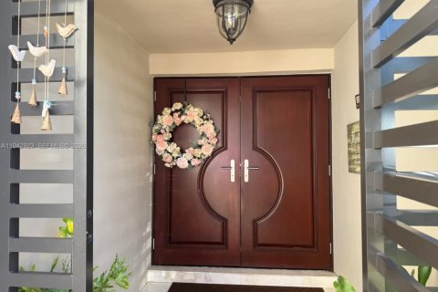 Casa en venta en Miami, Florida, 4 dormitorios, 146.32 m2 № 2002096 - foto 5