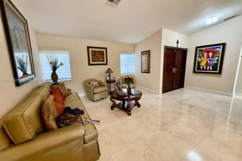 Casa en venta en Miami, Florida, 4 dormitorios, 146.32 m2 № 2002096 - foto 9