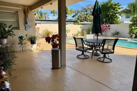 Casa en venta en Miami, Florida, 4 dormitorios, 146.32 m2 № 2002096 - foto 22