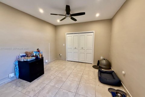 Casa en venta en Miami, Florida, 4 dormitorios, 146.32 m2 № 2002096 - foto 20