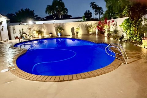 Casa en venta en Miami, Florida, 4 dormitorios, 146.32 m2 № 2002096 - foto 30