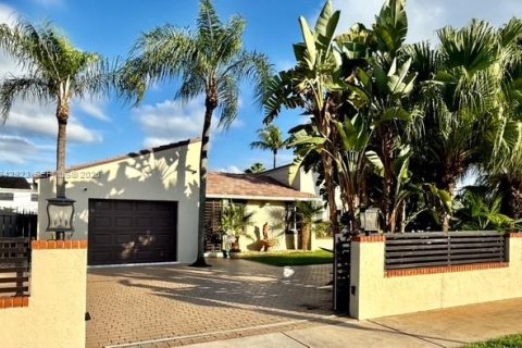 Casa en Miami, Florida 4 dormitorios, 146.32 m2 № 2002096
