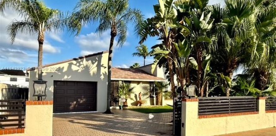 Casa en Miami, Florida 4 dormitorios, 146.32 m2 № 2002096