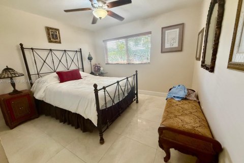 Casa en venta en Miami, Florida, 4 dormitorios, 146.32 m2 № 2002096 - foto 18