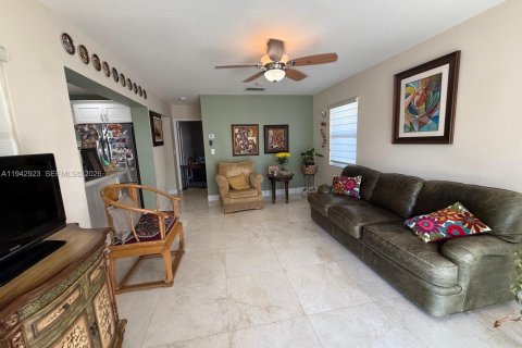 Casa en venta en Miami, Florida, 4 dormitorios, 146.32 m2 № 2002096 - foto 11