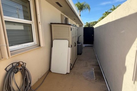 Casa en venta en Miami, Florida, 4 dormitorios, 146.32 m2 № 2002096 - foto 28