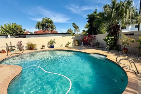 Casa en venta en Miami, Florida, 4 dormitorios, 146.32 m2 № 2002096 - foto 29