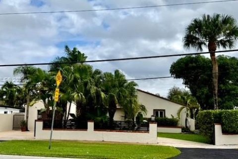 Casa en venta en Miami, Florida, 4 dormitorios, 146.32 m2 № 2002096 - foto 4