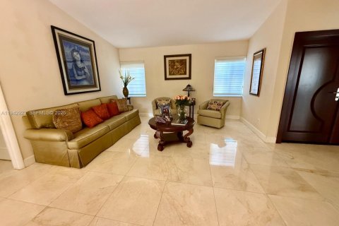 Casa en venta en Miami, Florida, 4 dormitorios, 146.32 m2 № 2002096 - foto 8