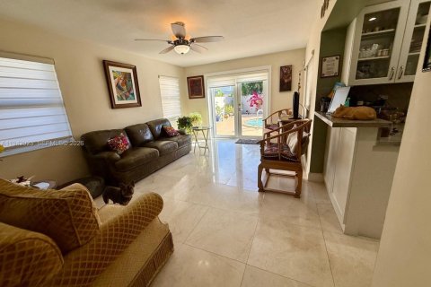 Casa en venta en Miami, Florida, 4 dormitorios, 146.32 m2 № 2002096 - foto 12