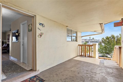 Condominio en Miami, Florida, 2 dormitorios  № 2029363