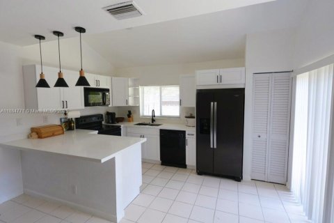 Villa ou maison à louer à Plantation, Floride: 2 chambres, 116.96 m2 № 1930352 - photo 2