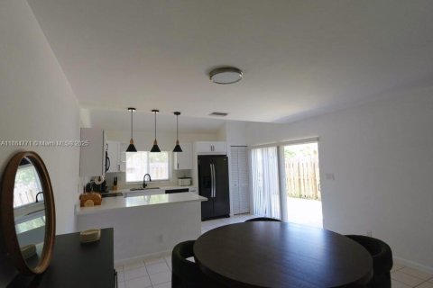 Villa ou maison à louer à Plantation, Floride: 2 chambres, 116.96 m2 № 1930352 - photo 3