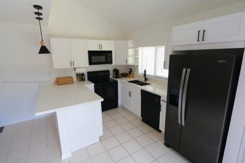Villa ou maison à louer à Plantation, Floride: 2 chambres, 116.96 m2 № 1930352 - photo 4