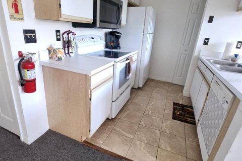 Condo in Kissimmee, Florida, 2 bedrooms № 2142648 - photo 12