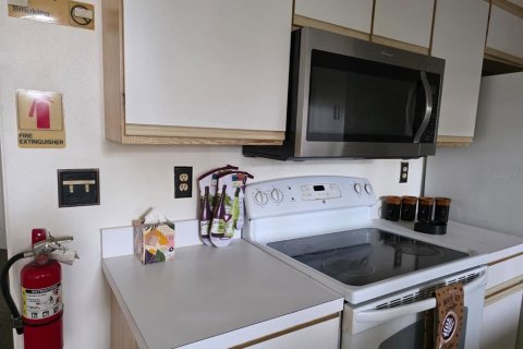Condo in Kissimmee, Florida, 2 bedrooms № 2142648 - photo 3